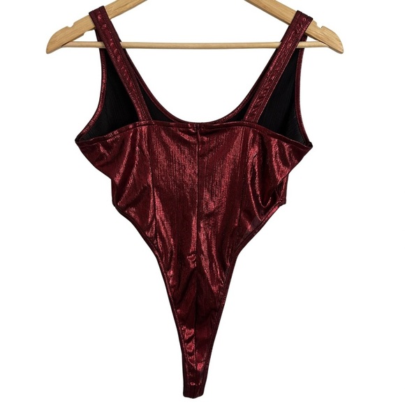 Shane Justin Runway Bodysuit SZ Large Glittery Red Curve Emphasizing NWT - Picture 6 of 6